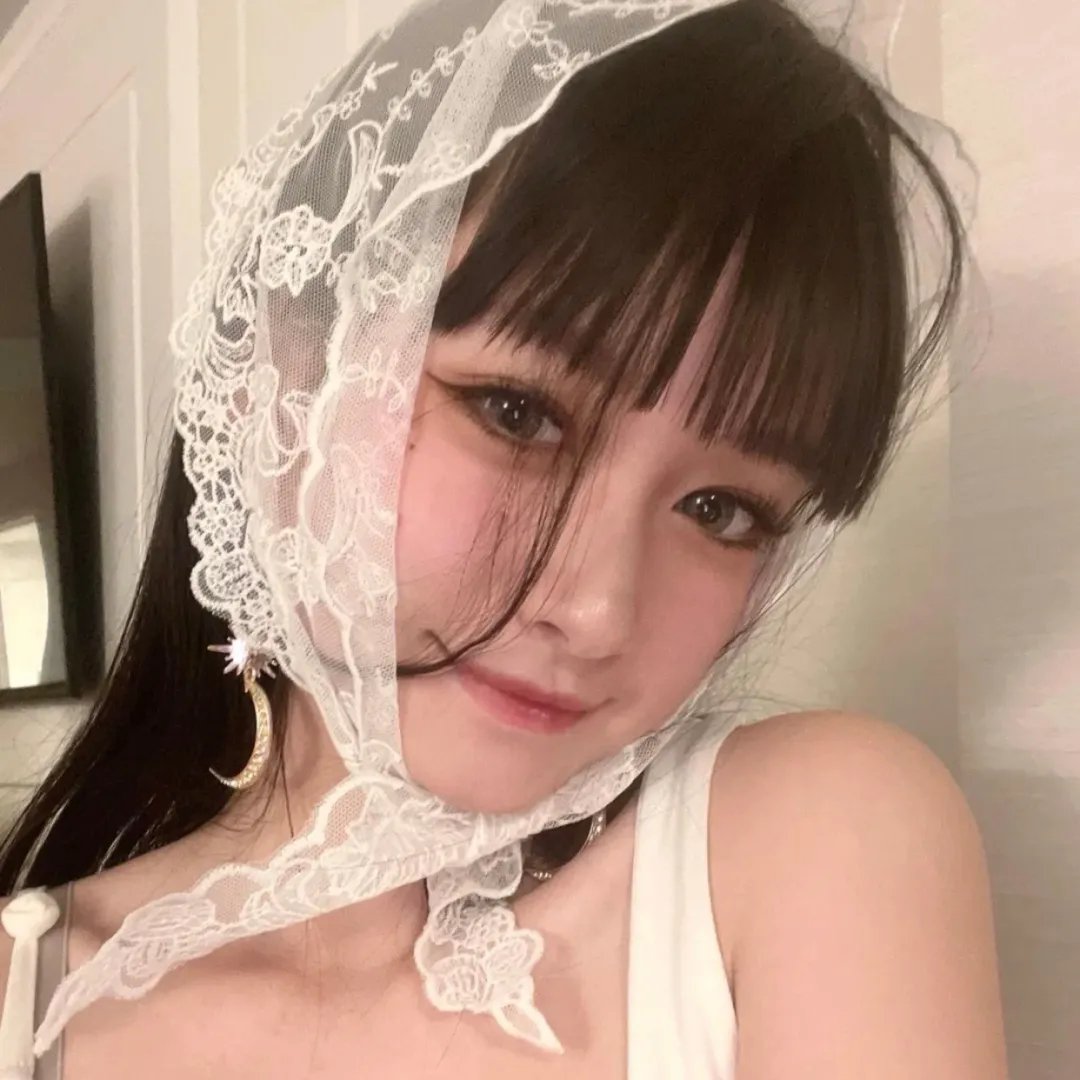 蒙娜丽莎与血月亮